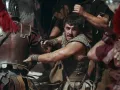 La esperada secuela de “Gladiator”, dirigida nuevamente por Ridley Scott, regresa al esplendor del Imperio Romano. En “Gladiator II”, el vestuario, diseñado por Janty Yates, sigue un camino similar al de la película original, manteniendo la fidelidad al estilo de la antigua Roma.
Crédito: Paramount Pictures
