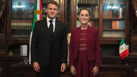 Emmanuel Macron y Juan Ramón de la Fuente.