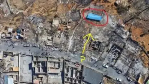 Techos azul en Chine se salvan de las llamas