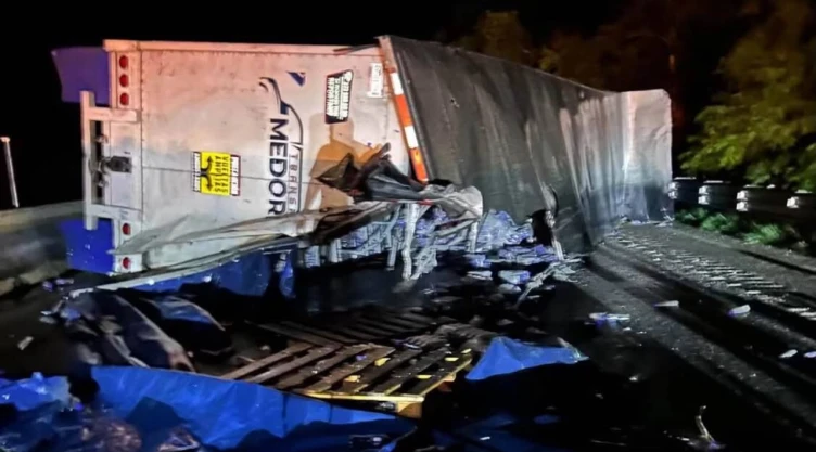 ¡Accidente en Autopista del Sol! Tráiler provoca fuerte choque cerca de caseta La Venta y afecta amb.jpg