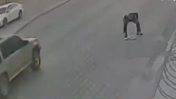 Hombre rescata a perrito