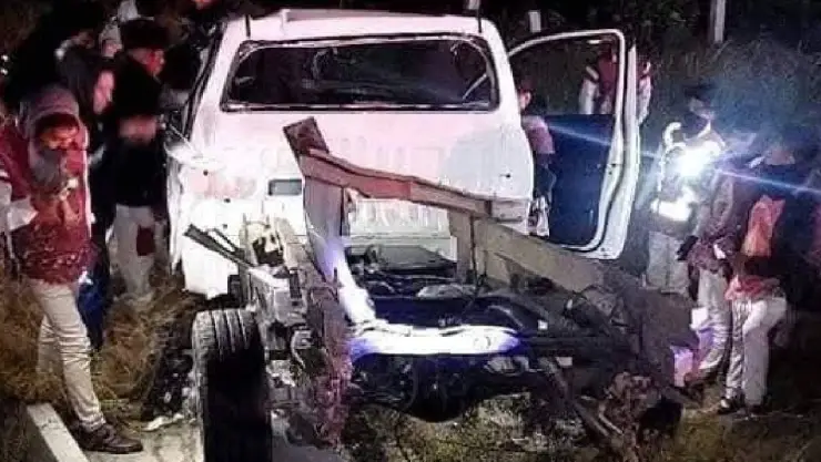 Tractocamión-embiste-a-camioneta-con-petregrinos-en-la-México-Puebla.jpg
