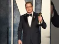 Brendan con el oscar en la mano.jpg