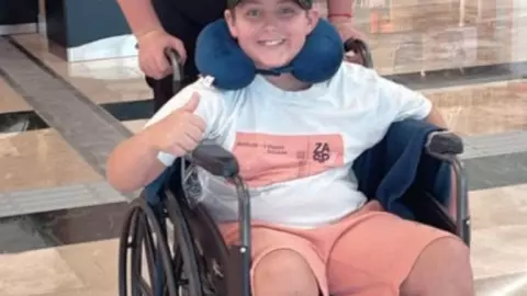 Terror en el mar: Nieto de Lupita D’Alessio es atacado por un tiburón