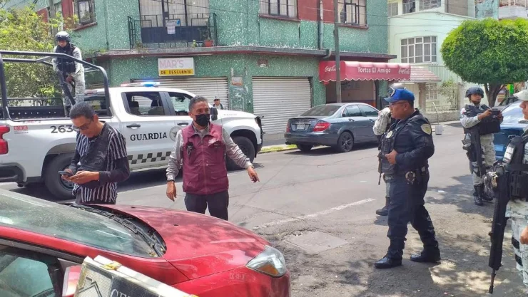 Elementos de la Secretaría de Seguridad Ciudadana de la Ciudad de México (SSC CDMX) detuvieron a un presunto asaltante en una azotea de la alcaldía Gustavo A. Madero (GAM).
