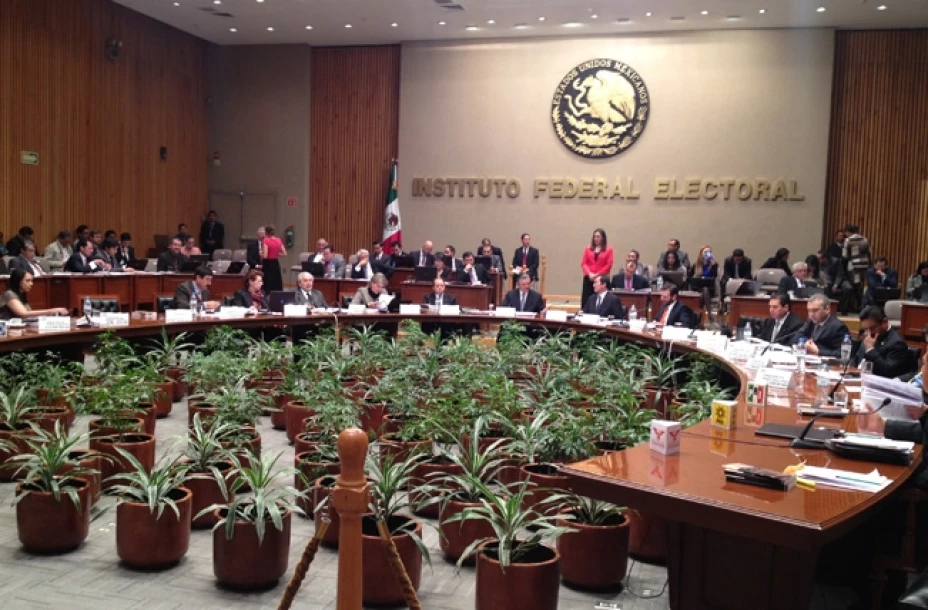Consejo General del IFE en sesión