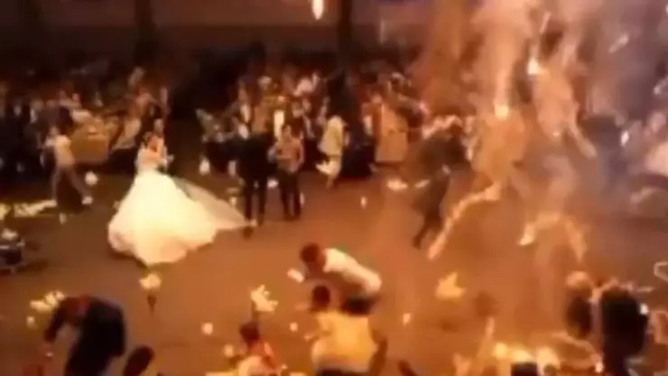 VIDEO: Incendio en boda en Irak durante el baile de novios deja 100 muertos