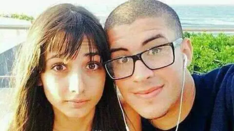 Bad Bunny y Carliz de la Cruz.