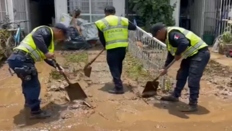 Continúan trabajos de limpieza en viviendas de Chalco tras fuertes lluvias