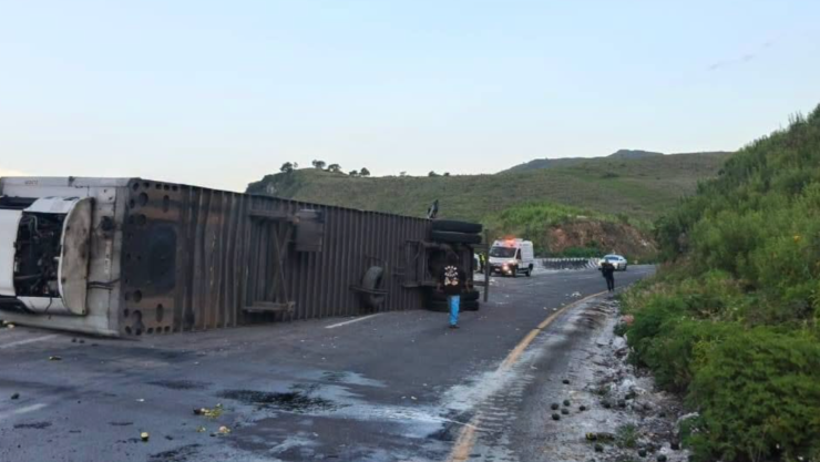 Aparatosa VOLCADURA provoca cierre de la autopista Puebla-Córdoba hoy