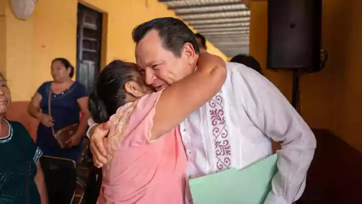 Día de las Madres_ Joaquín Díaz Mena celebró a las mamás en las comisarías de Dzitya y San José Tzal.jpg