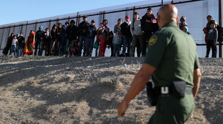 El ICE ha hecho 14% menos arrestos criminales y 10% menos deportaciones desde octubre, en comparación con el mismo periodo del año previo. Imagen: Reuters