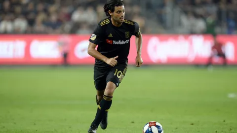 El jugador mexicano Carlos Vela durante un partido con el LAFC. Imagen: Reuters