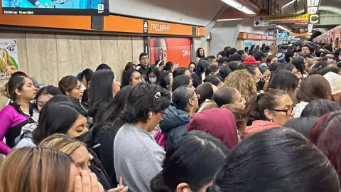 Aglomeraciones y retrasos Metro CDMX y Metrob&uacute;s
