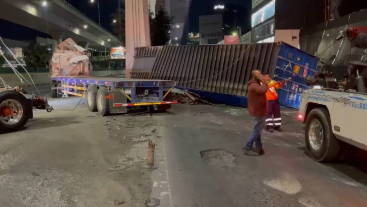tráiler se volca en periférico norte