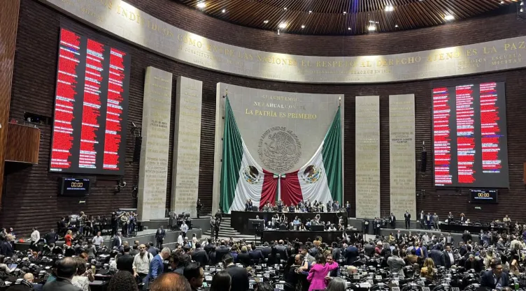 Morena aprueba dictamen para aplazar un año eleccion judicial.