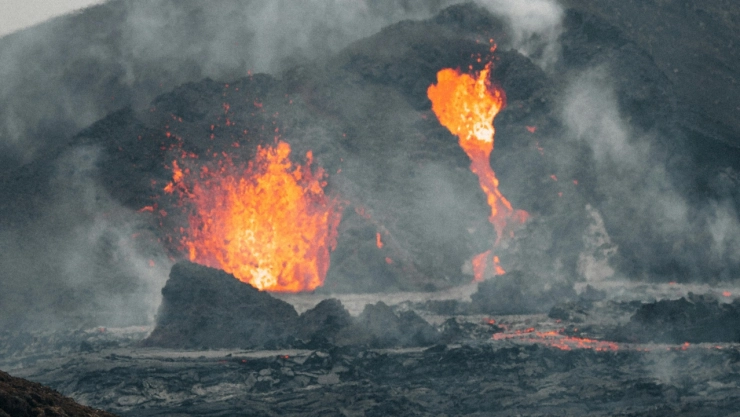 VIDEO: Volcán Reykjanes de nuevo hace erupción; ¡Islandia, en estado de emergencia!