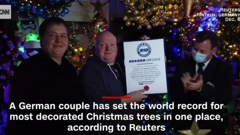 récord-mundial-familia-alemania-decora-su-casa-con-605-árboles-de-navidad-reconocimiento