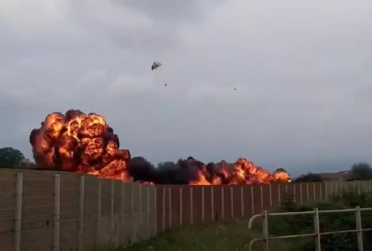 Avión se estrella durante exhibición en Italia