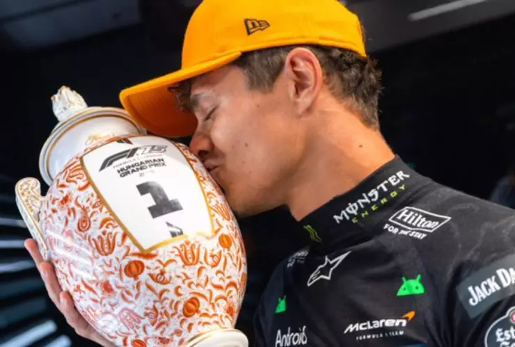 Norris le arrebata la victoria a Piastri en el GP de Hungría 2025.