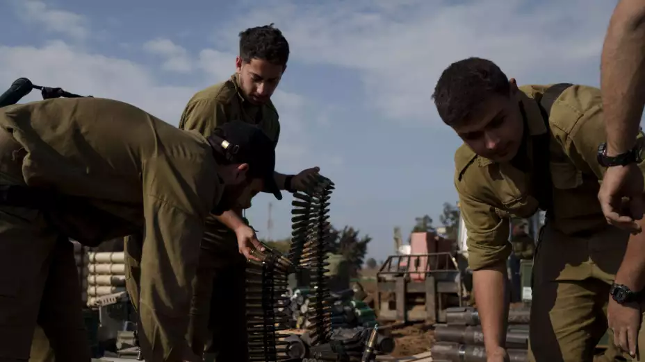 Soldados israelíes en la frontera entre Israel y la Franja de Gaza.