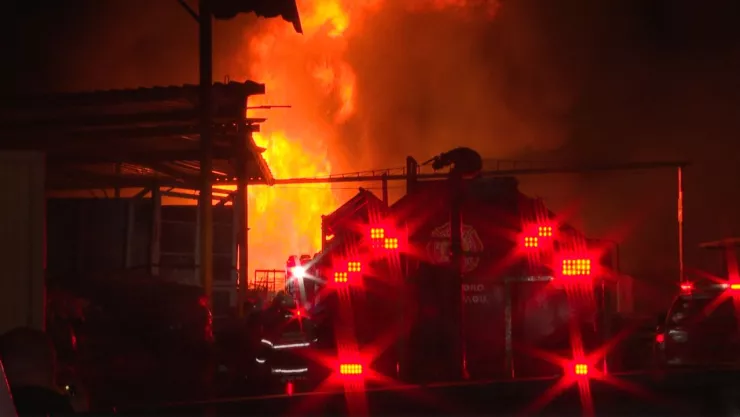 Incendio arrasa con recicladora en Zona Metropolitana de Guadalajara