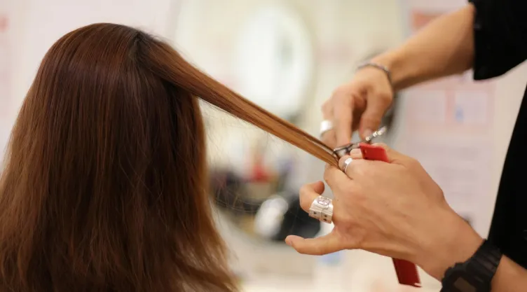 Cortes de pelo en capas para mujer de 50 a 60 años: estilos modernos y favorecedores