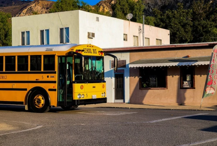 muere menor autobús escolar