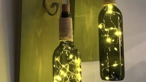 Crea lámparas DIY con botellas de vidrio