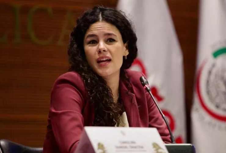 Luisa Alcalde en conferencia