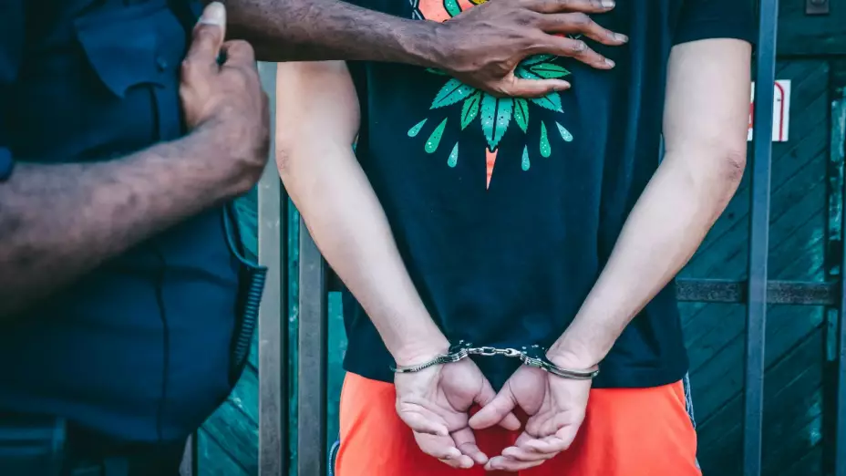 ¡Así operan carteristas en Centro Histórico de la CDMX! Extranjero grabó video de cómo roban en calle de Madero