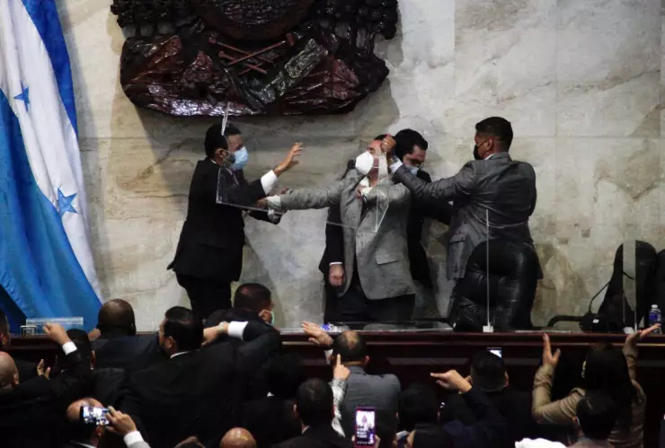 diputados pelea congreso honduras