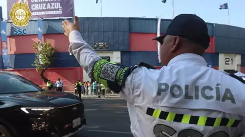 Suspenden a policía de la Secretaría de Seguridad Ciudadana de la CDMX por agredir a aficionado en el estadio Ciudad de los Deportes