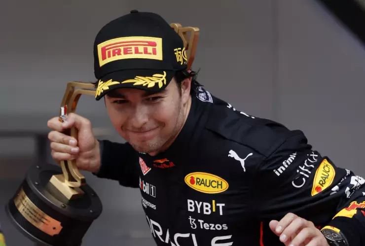 Checo Pérez celebra su triunfo en el Gran Premio de Mónaco de Fórmula 1