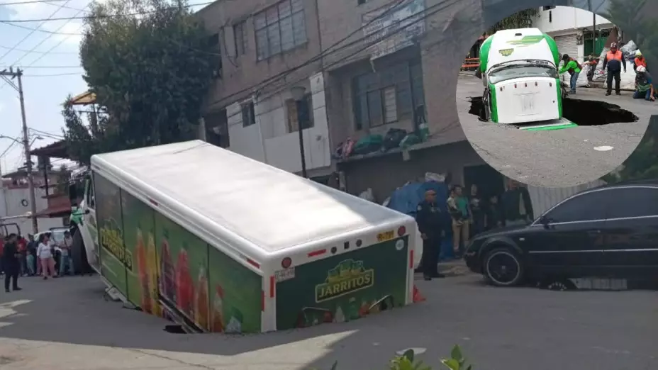 camion-carga-socavon-iztapalapa-autos