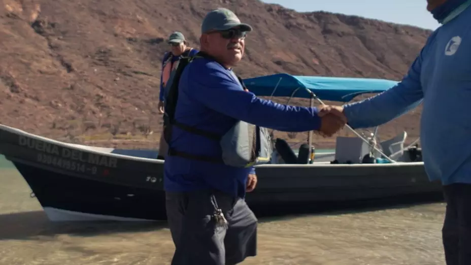 ¿Quién es el buzo furtivo que ahora cuida el Mar de Cortés?