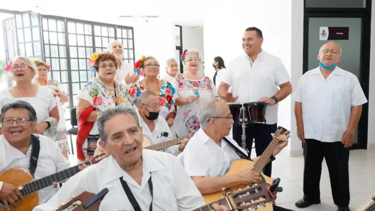 Inauguran aula de capacitación para personas de la tercera edad en Mérida