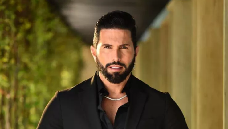 Poncho de Nigris responde a los señalamientos que lo acusan de haber hecho ‘favores’ a hombres