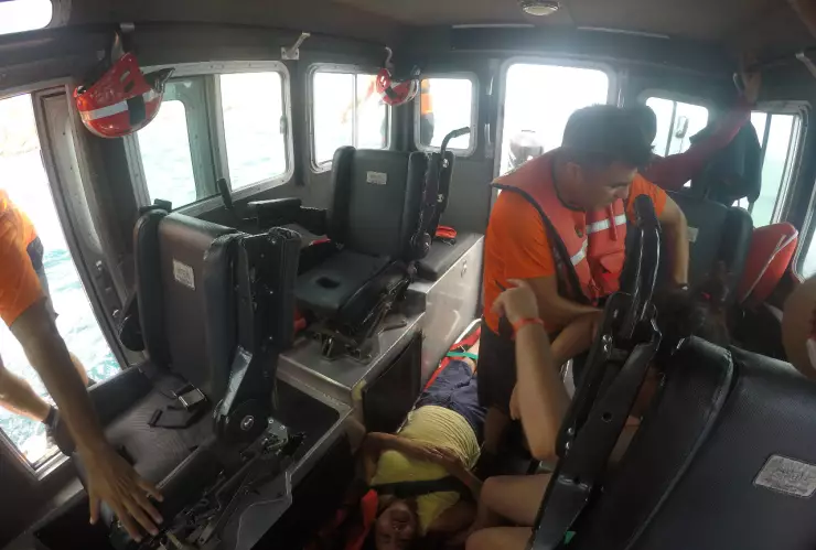 Auxilian a adulto mayor desmayado BCS