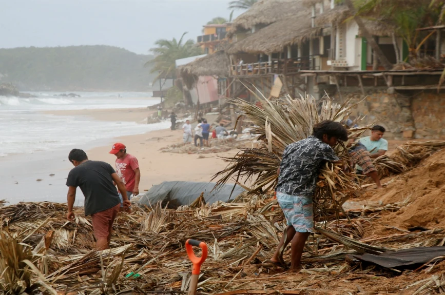 San Agustinillo: La comunidad ya evalúa los daños en la costa tras el huracán “Erick”.
