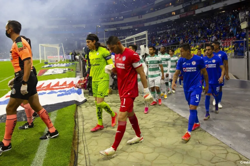 3 Jesús Corona campeón liga mx cruz azul 2021.jpg