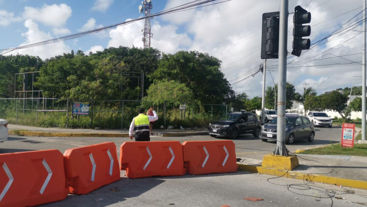 Tráfico en Cancún anuncian cierre en la Av. Andrés Quintana Roo.jpg