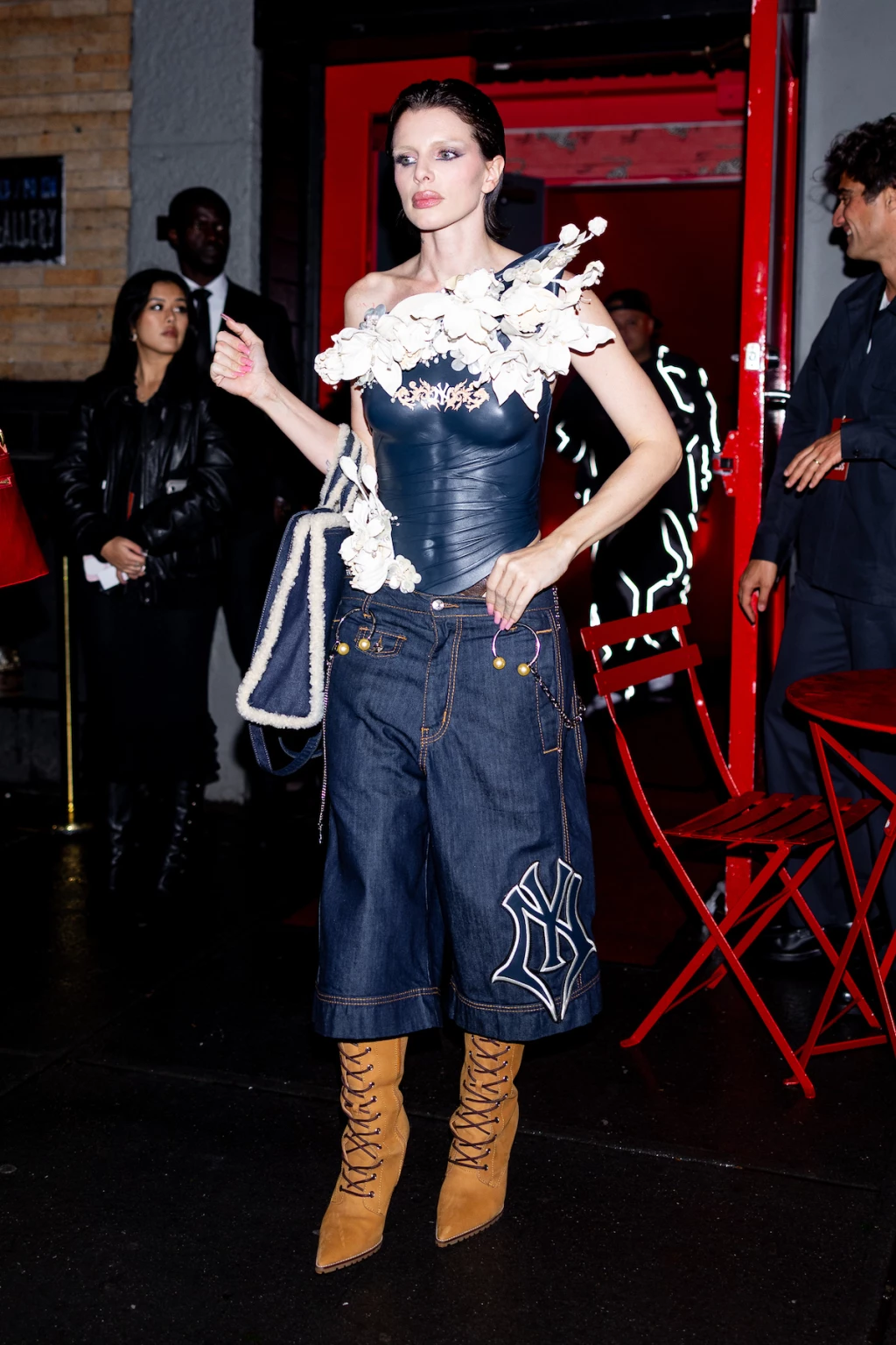 julia fox en la post fiesta de la met gala