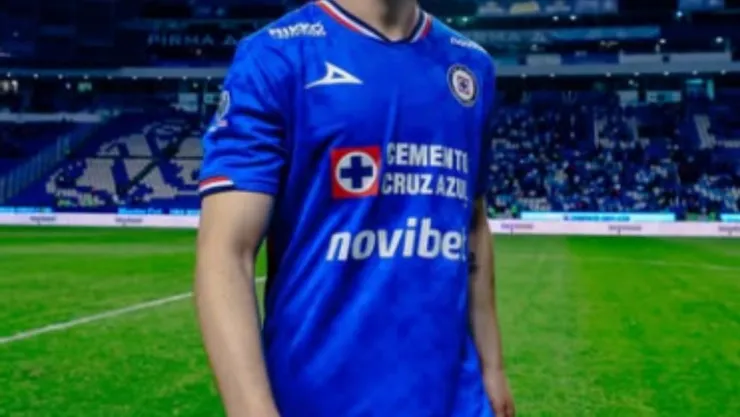 cruz-azul-amaury-garcia-odiado-aficion-estandarte-huiqui.jpg