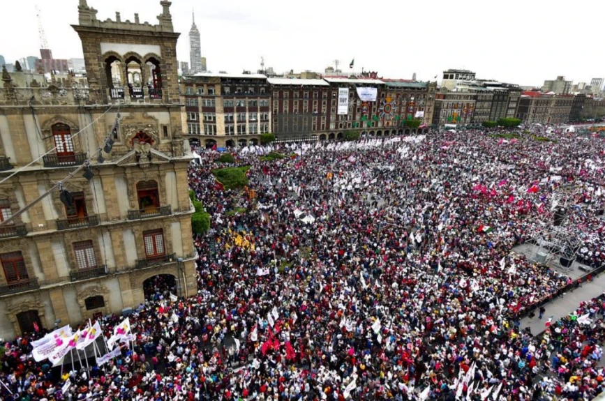 AMLO se plantó frente a un Zócalo completamente lleno en su Informe de Gobierno 2021.