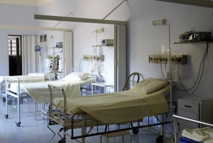 Falta de espacios en hospitales generales de Baja California 