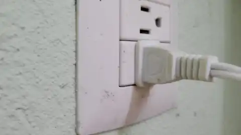 niña descarga electrica celcular