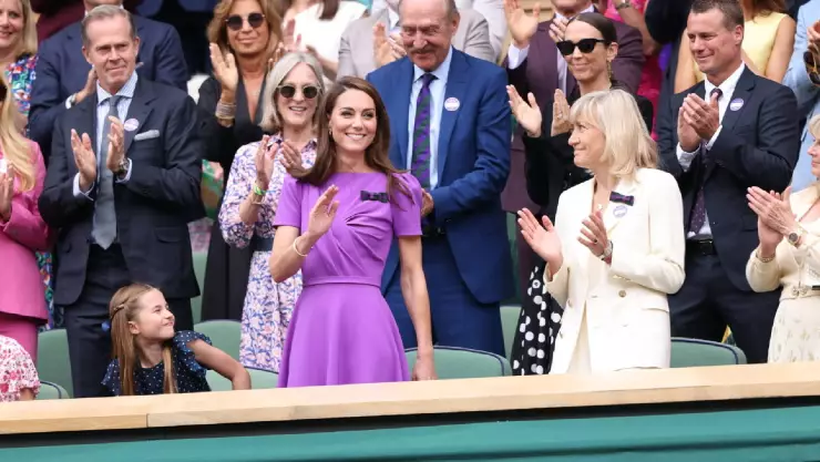Reaparece Kate Middleton en Wimbledon 2024 y entrega trofeo a Alcaraz.jpg