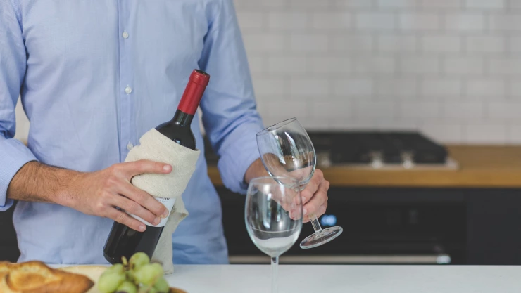 como se debe servir el vino.jpg