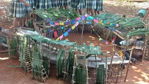 Niños de Kinil en Tekax, elaboran mini tablado taurino (FOTO)